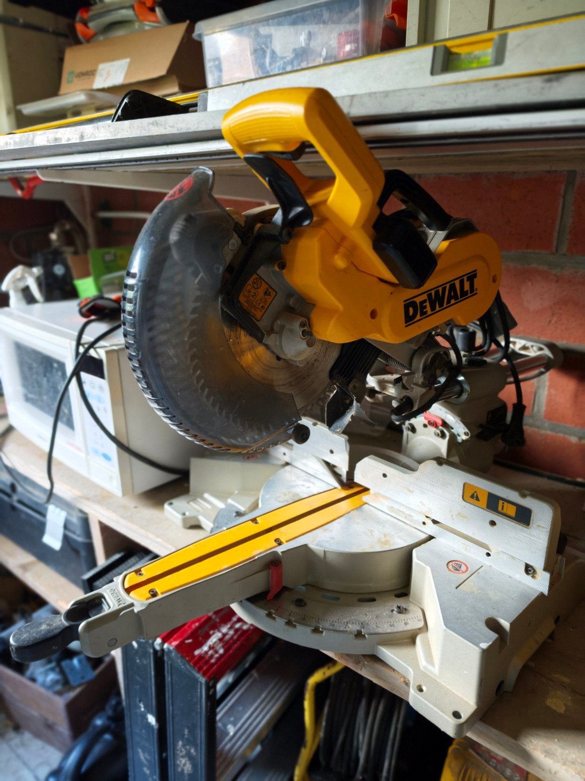 Dewalt verstekzaag, Ophalen