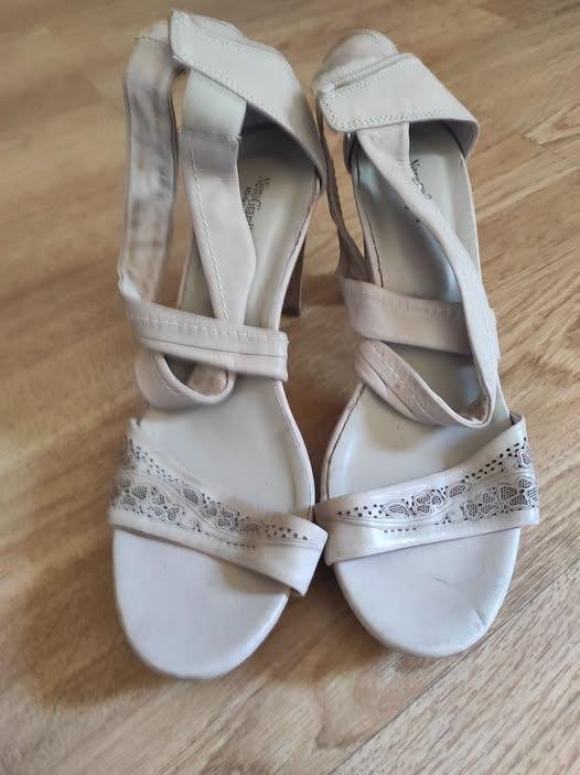 Sandales Nero Giardini beiges à talons  - taille 39, Enlèvement ou Envoi, Beige, Escarpins, Comme neuf