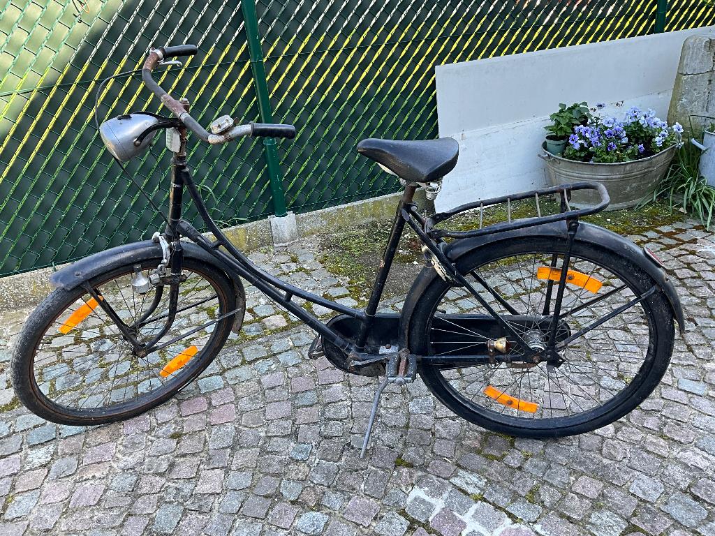 Oude omafiets, Fietsen en Brommers, Fietsen | Dames | Omafietsen, Ophalen, Gebruikt