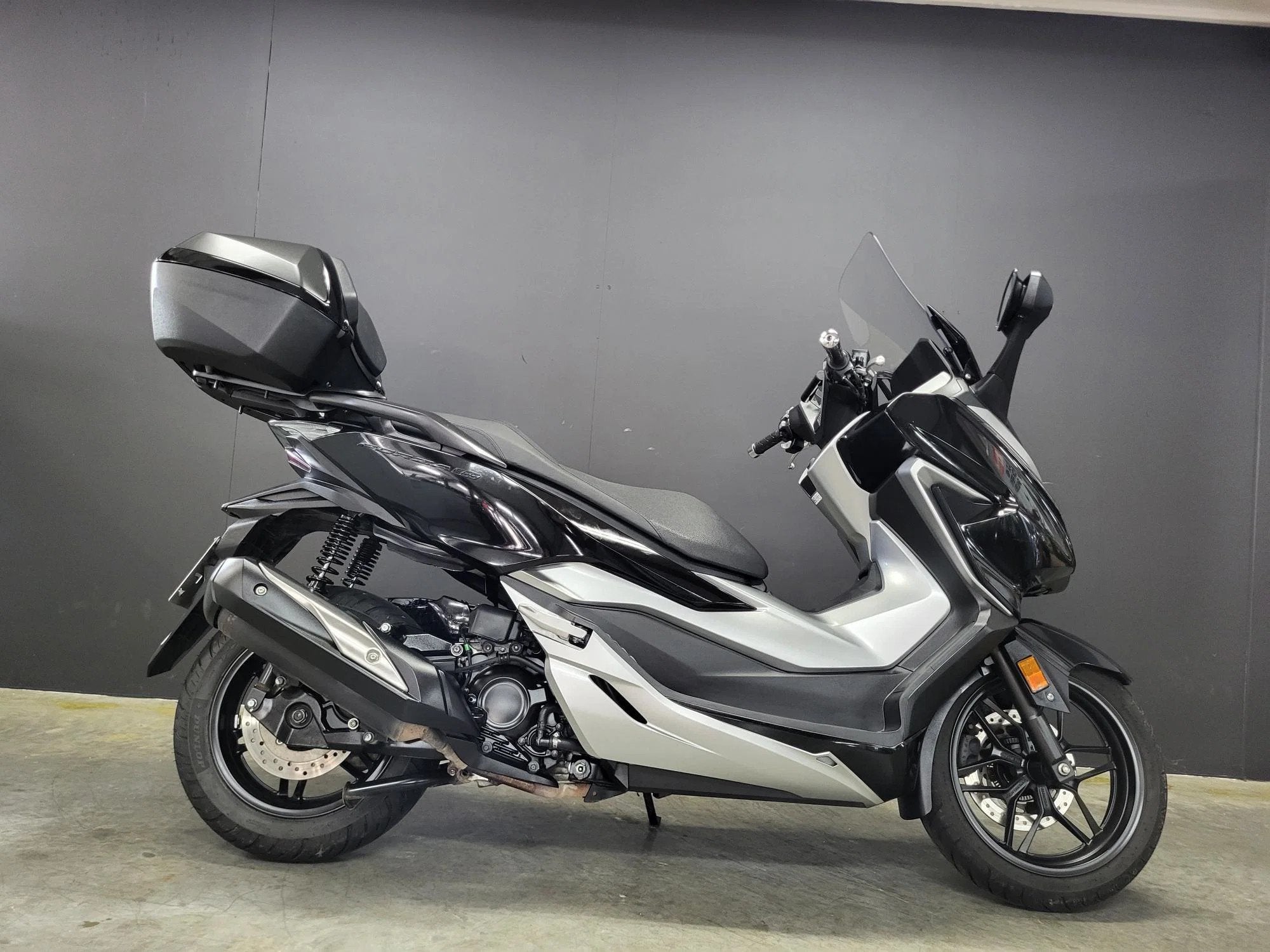 Honda Forza 300 stijlvol en praktisch onderweg (A2), Motoren, 300 cc, Overig, Automaat, 12 t/m 35 kW