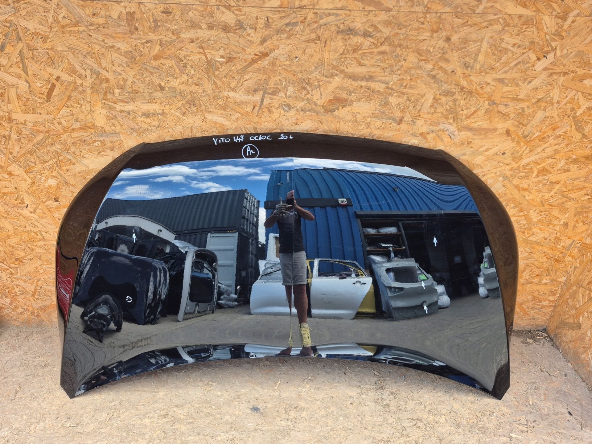 Mercedes Vito W447 Motorkap W447, Gebruikt, Mercedes-Benz AG, Mercedes-Benz, Mercedesstrasse 120
70372  Stuttgart, DE