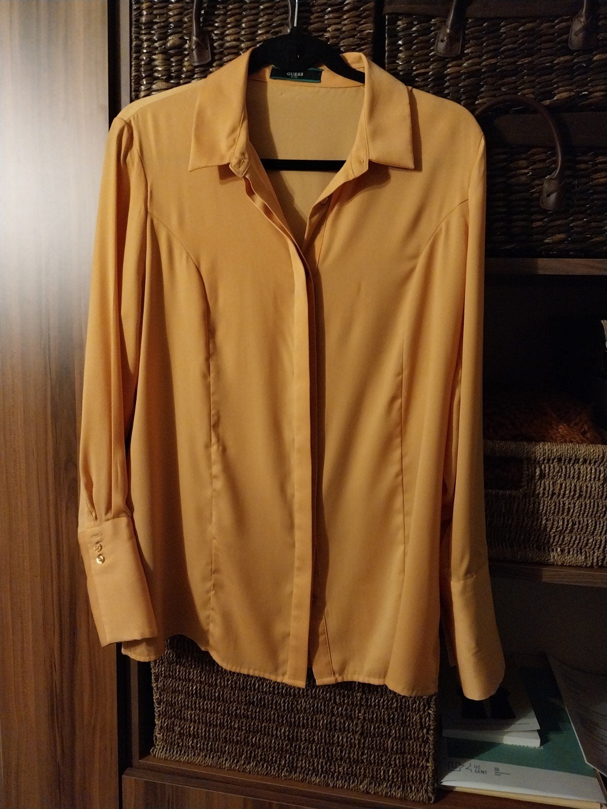 magnifique chemisier GUESS taille L à peine porté, Vêtements | Femmes, Blouses & Tuniques, Enlèvement ou Envoi, Taille 42/44 (L)
