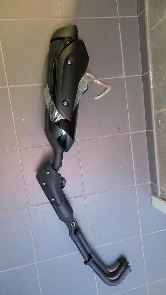 Tmax 560 2026 Pot échappement dorigine neuve, Enlèvement, Neuf