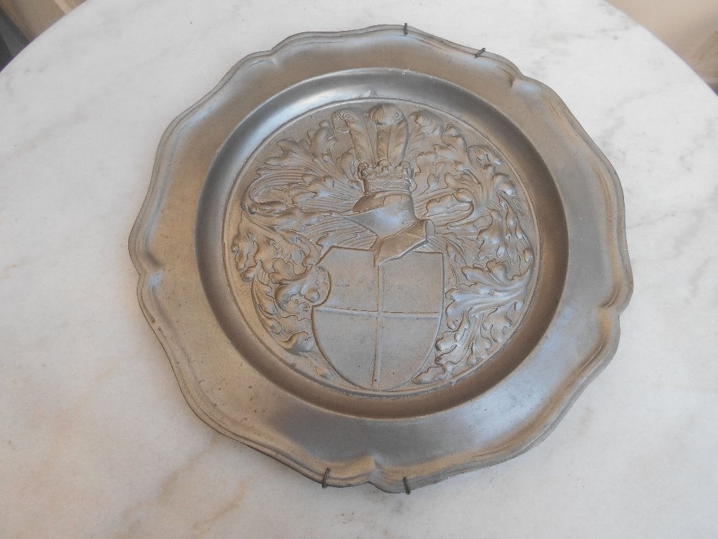 ancienne assiette étain belge Armoiries chevalerie  Heaume, Antiek en Kunst, Ophalen of Verzenden
