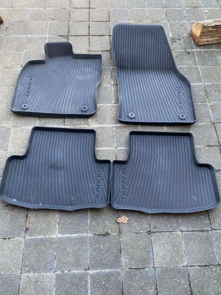 TAPIS EN CAOUTCHOUC SKODA KAROQ, Enlèvement, Utilisé, Skoda