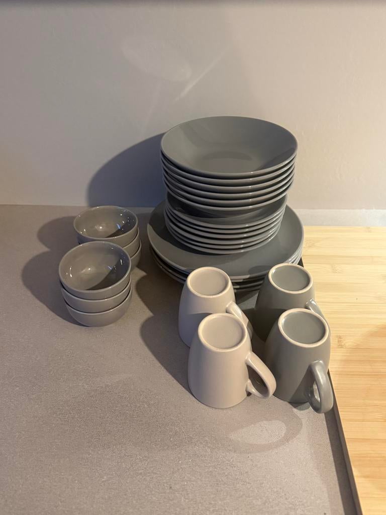 Servies Hermes, Ophalen