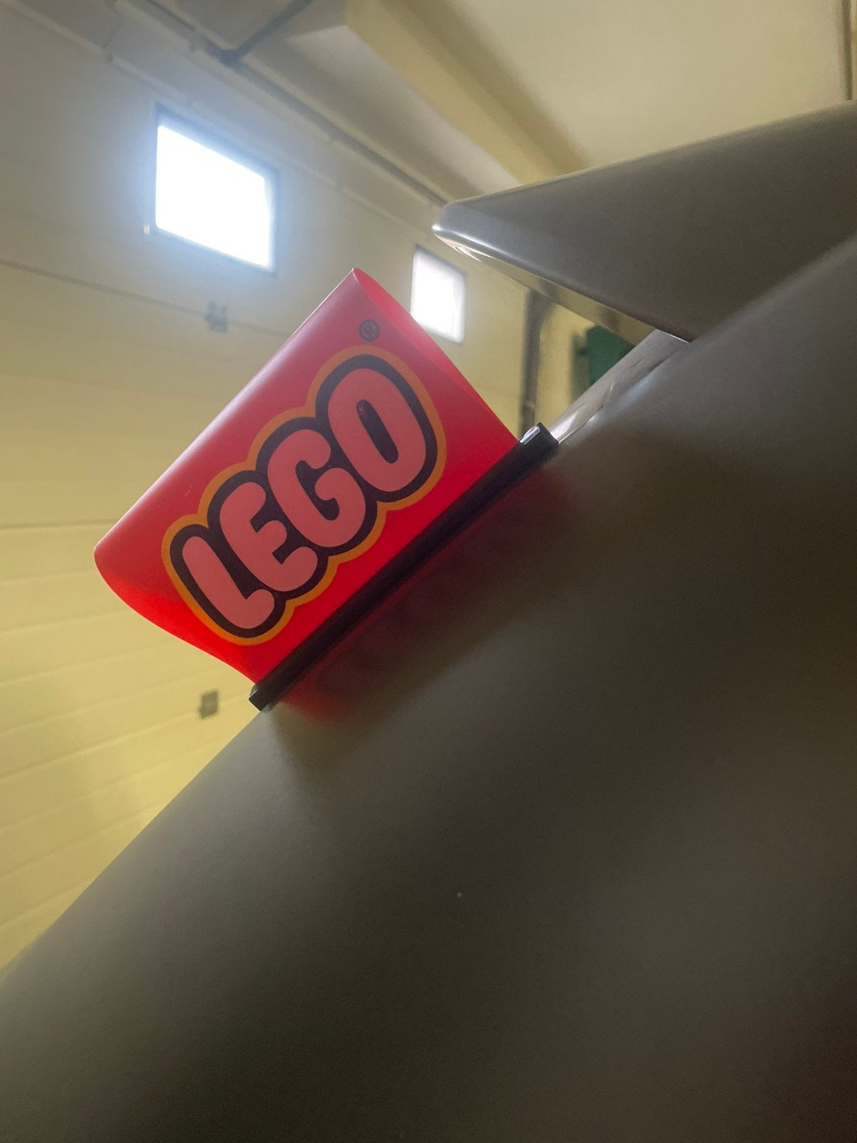 Opmaatgemaakte auto tag met bekende logo’s, Enlèvement