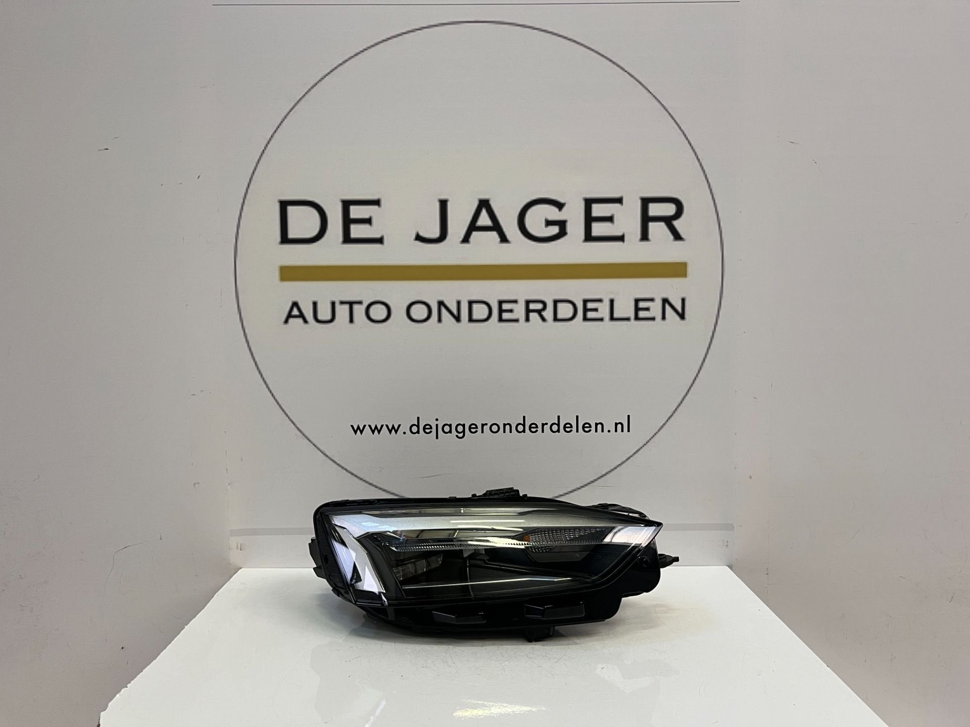 AUDI A5 FACELIFT PHARE LED DROIT 8W6941012 2020-, Autos : Pièces & Accessoires, AUDI AG, Auto-Union-Strasse 1
85045  Ingolstadt, DE