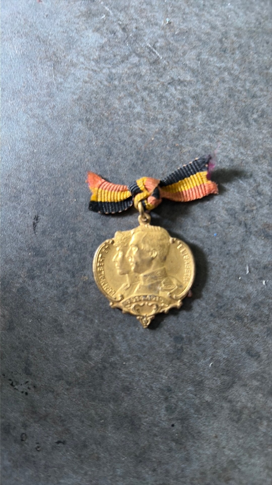 Médaille Roi Albert et Reine Élisabeth, Enlèvement