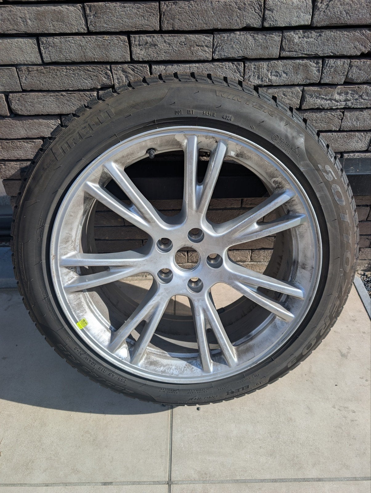 Pack jantes d'origine 19' Tesla Y avec Pneus hiver Pirelli, Auto-onderdelen, Ophalen, 255 mm, Winterbanden, Band(en)