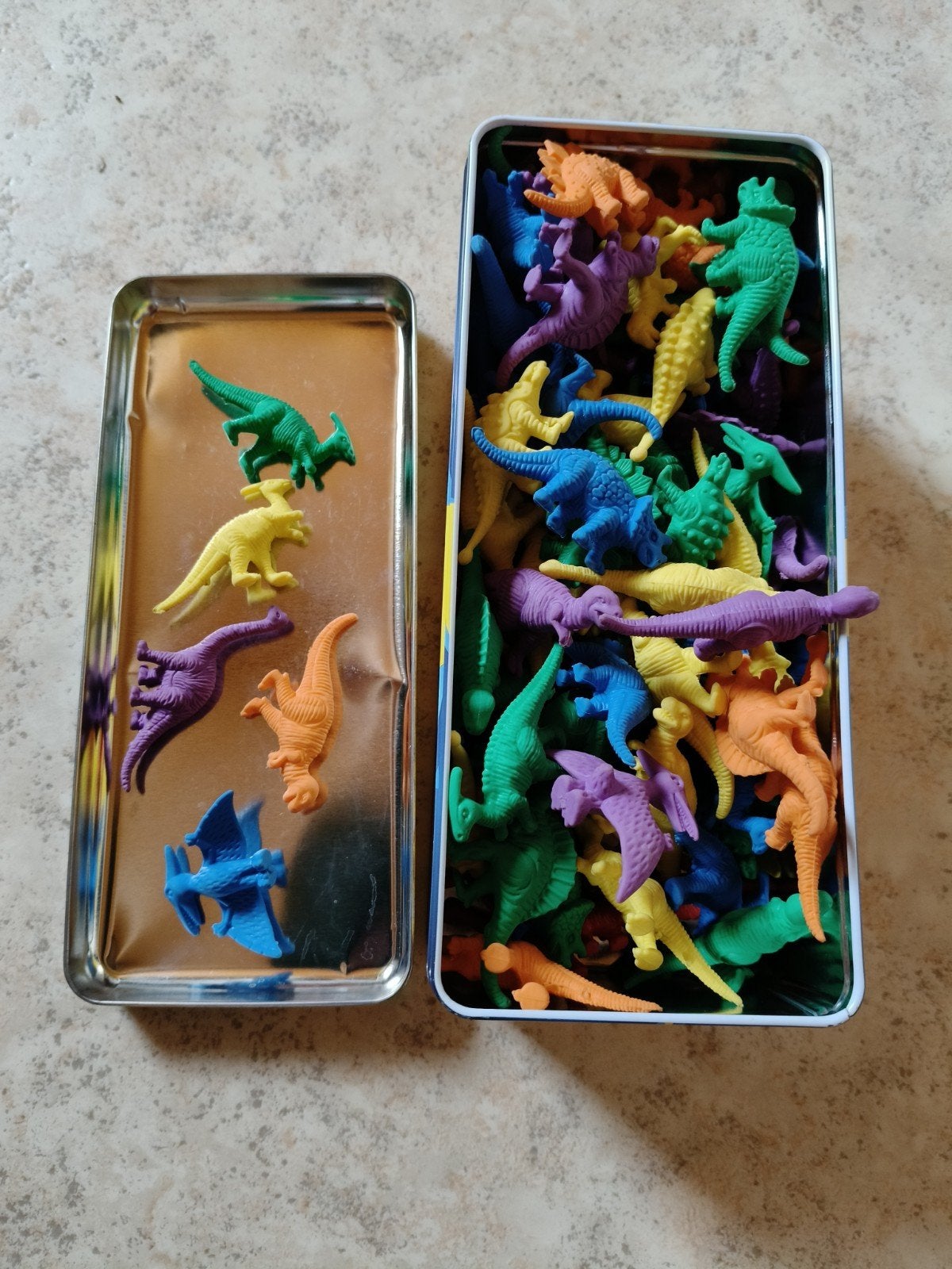 sorteerspel dinosaurussen soort of kleur rubber kleuters, Kinderen en Baby's, Speelgoed | Actiefiguren, Ophalen