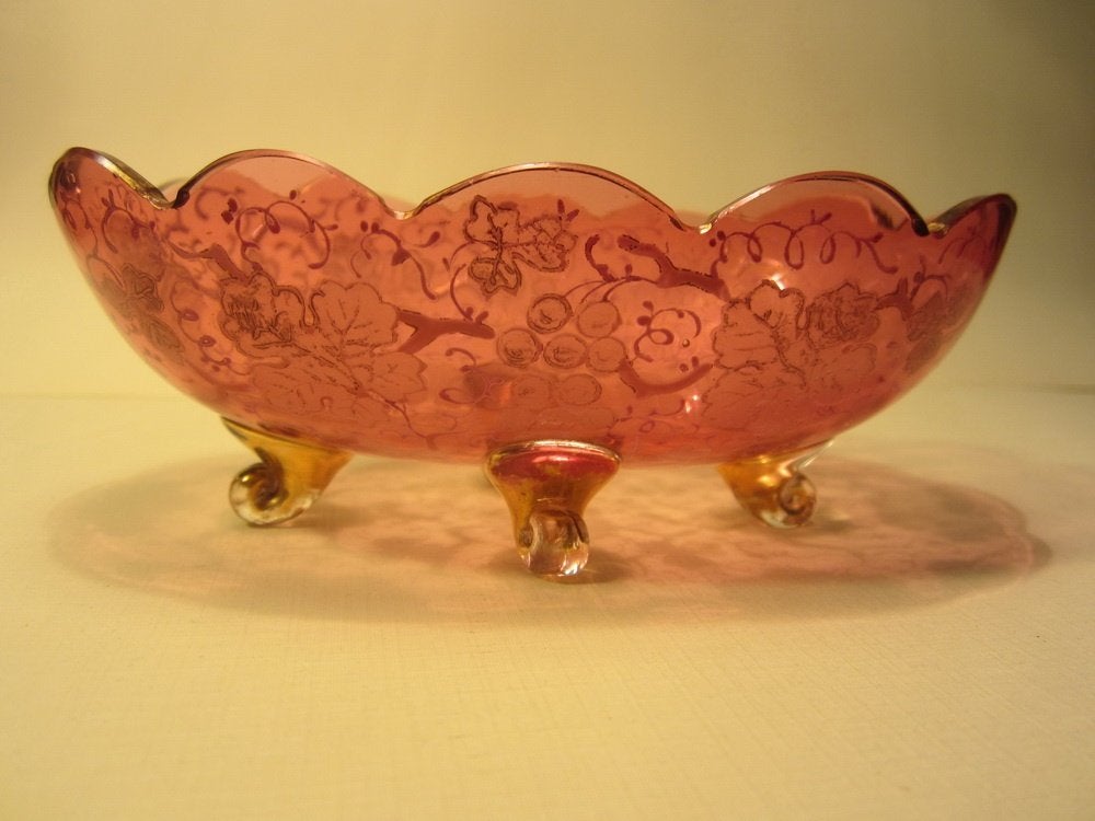 Plat à bonbon ancien en verre, motif raisins émaillés, Antiquités & Art, Envoi