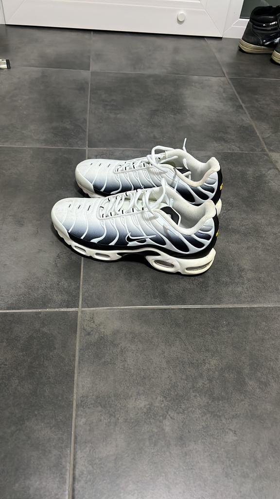 Nike schoenen, Sport en Fitness, Volleybal, Ophalen, Zo goed als nieuw, Schoenen