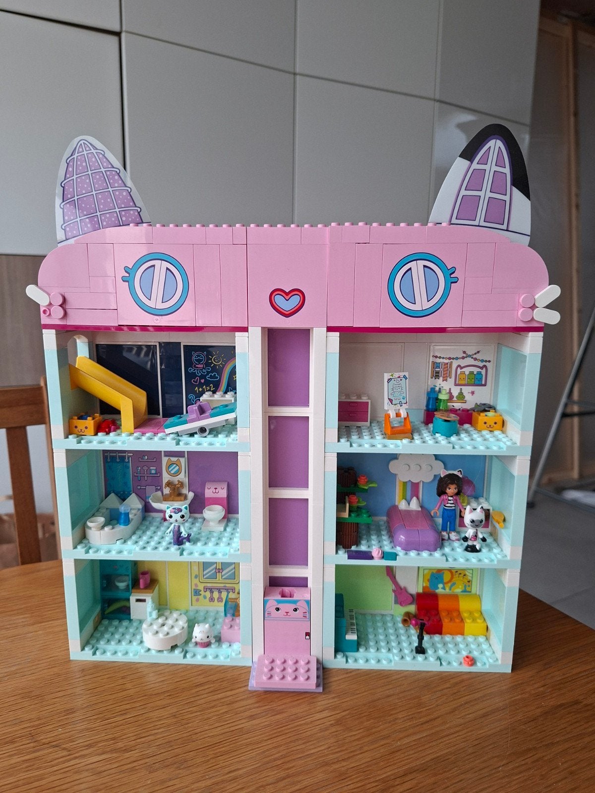 Lego Gabby's dollhouse, Ophalen