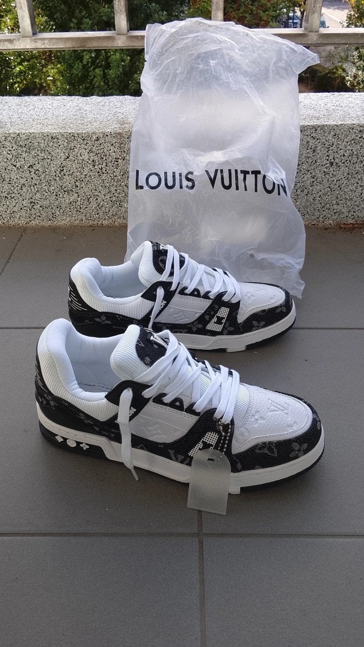 Baskets basses Louis Vuitton – Baskets mixtes élégantes styl, Vêtements | Hommes, Enlèvement, Blanc, Louis Vuitton, Baskets