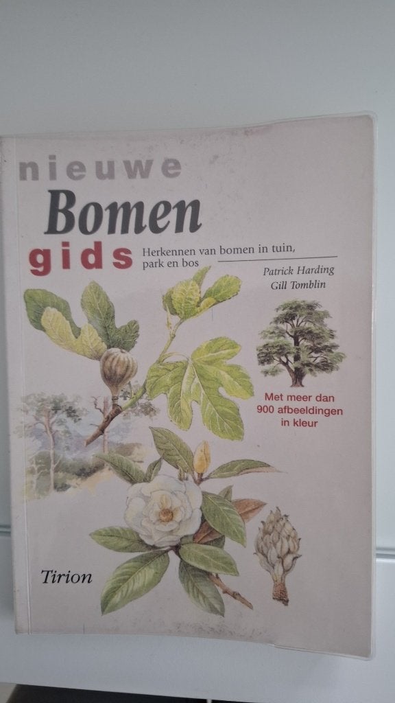 Boek Nieuwe Bomen gids, Livres, Diverse auteurs, Enlèvement, Utilisé, Fleurs, Plantes et Arbres