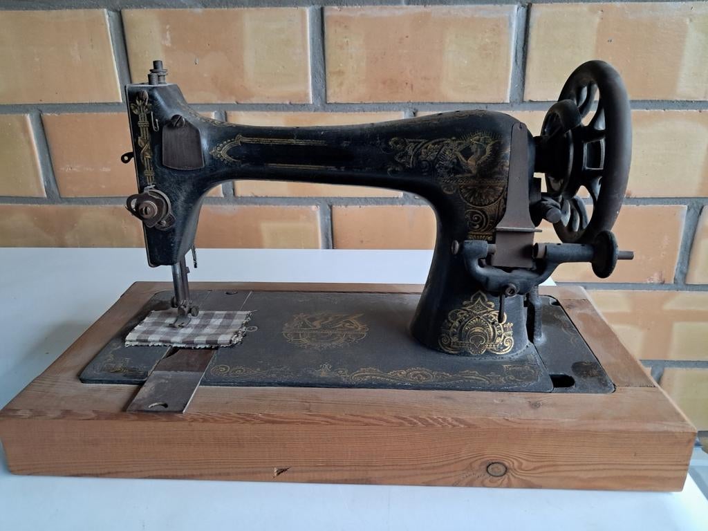 Oude naaimachine Singer, Ophalen