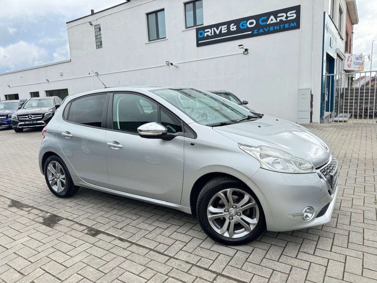 Peugeot 208 1.2i Benzine Style * 1 JAAR GARANTIE * !, Argent ou Gris, Achat, Euro 6, Entreprise