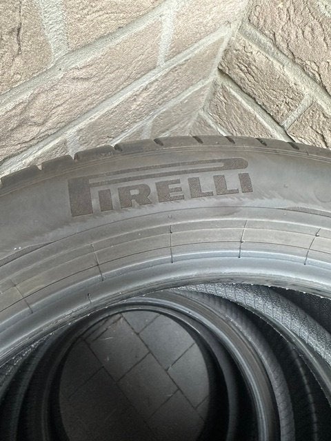 4 quasi-nieuwe Pirelli winterbanden, maat 255/45 R19, Neuf, Pneus hiver, Véhicule de tourisme, Pneu(s)