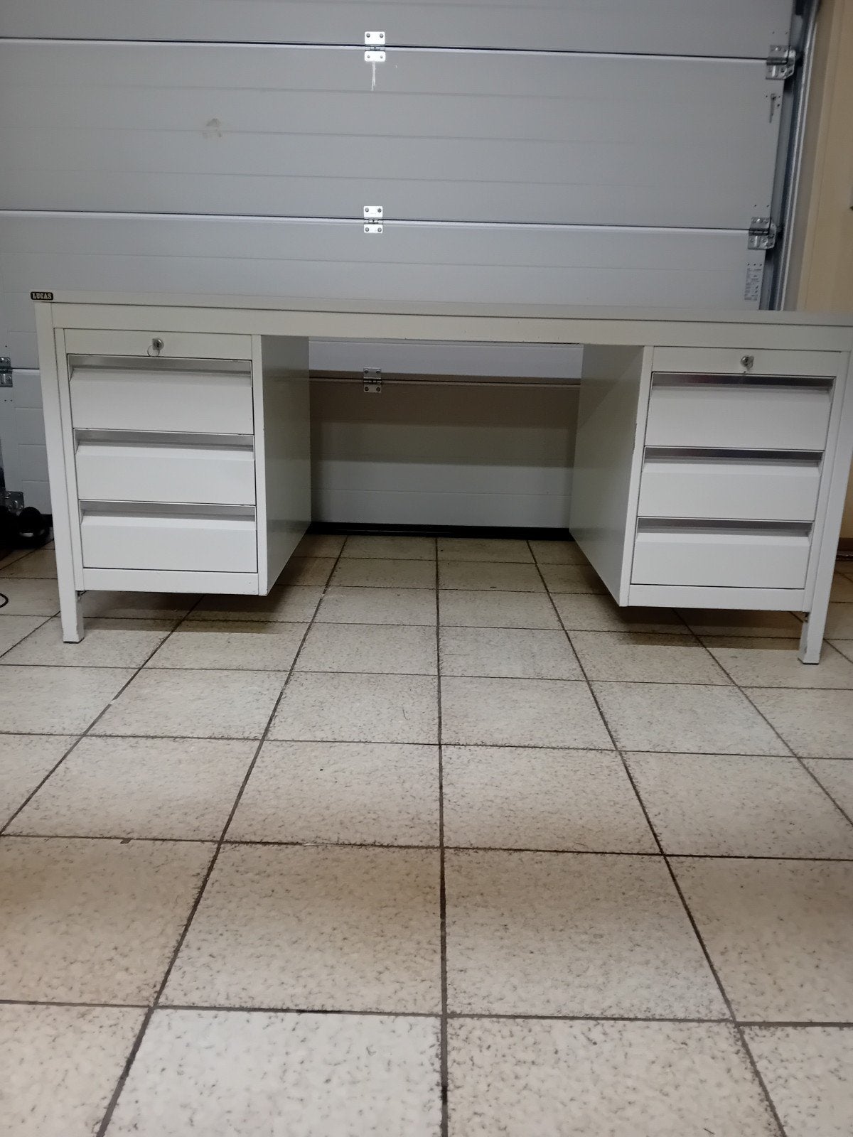 Zware ( professionele ) metalen bureau merk Lucas, Huis en Inrichting, Ophalen