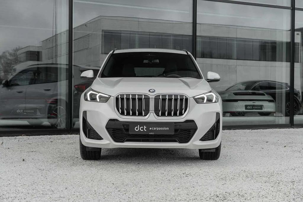 BMW X1 sDrive 20i Mpack PanoRoof Adaptive Headlights, Auto's, Gebruikt, Wit, Bedrijf, 5 zetels