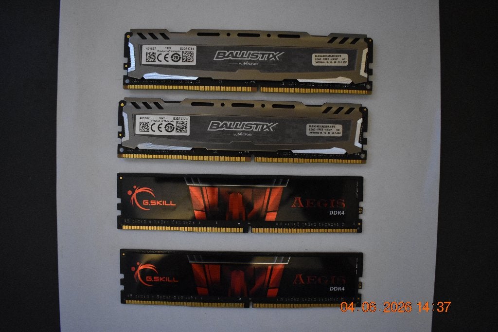 Desktopgeheugens 4x8 = 32 GB 3000 MHz CL 15, Ophalen, 32 GB, DDR4, Zo goed als nieuw