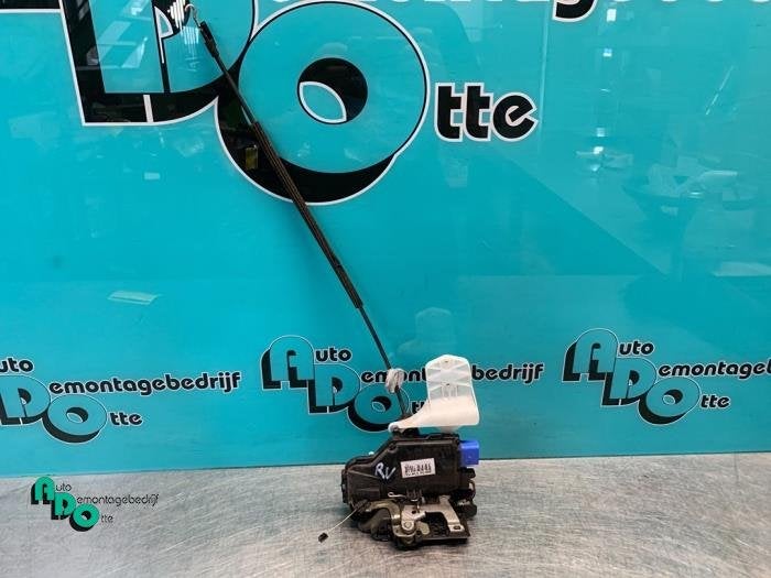 Serrure portière mécanique 2portes droite d'un Volkswagen, Volkswagen, -, 3 mois de garantie, Utilisé
