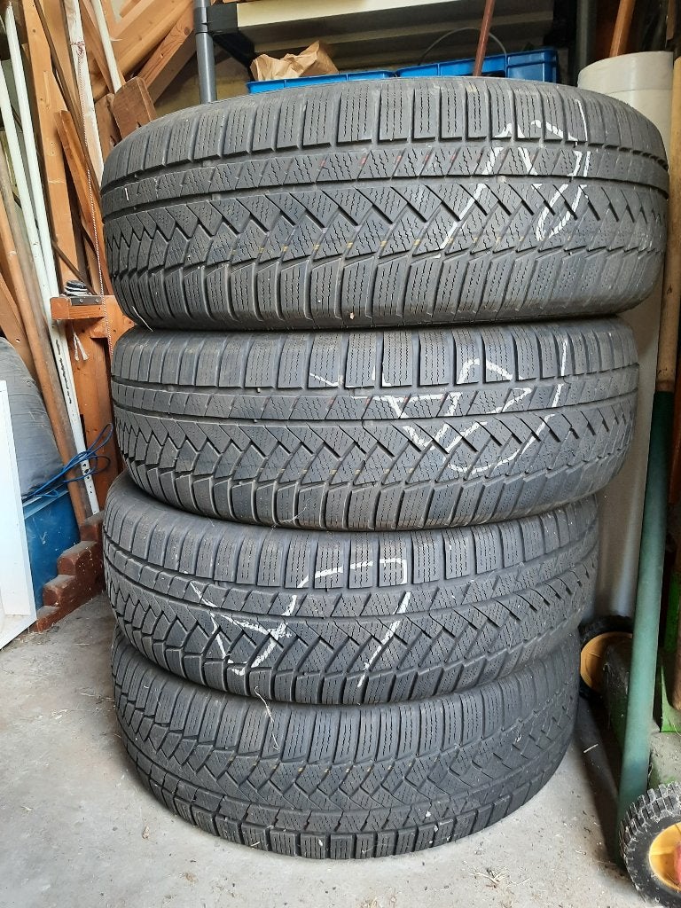 2 of 4 winterbanden 235/60R18 H XL Continental, Auto-onderdelen, Ophalen, 18 inch, Gebruikt, Winterbanden