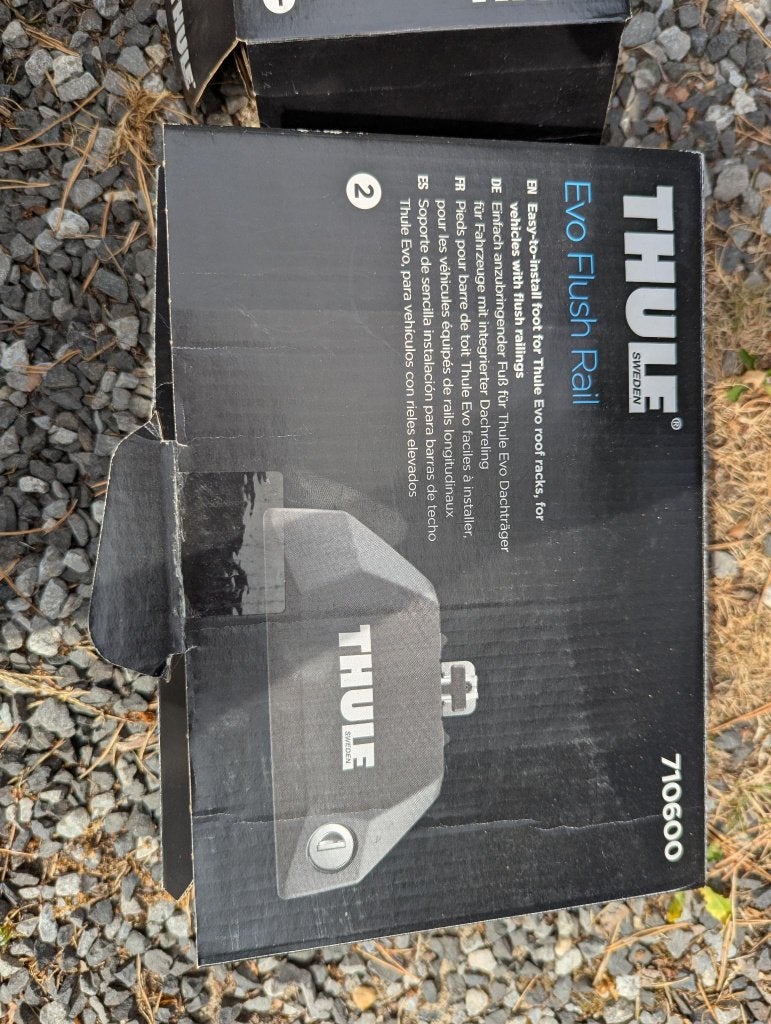 Thule 710600 + voetenset kit 186007 Evo flush rail, Auto diversen, Dakdragers, Ophalen, Zo goed als nieuw