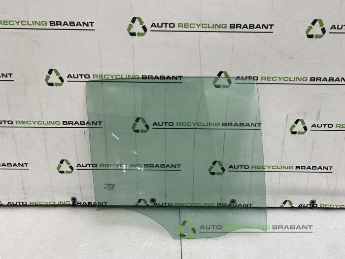 Vitre portière 4portes arrière droite d'un Renault Clio, -, 3 mois de garantie, Utilisé, -