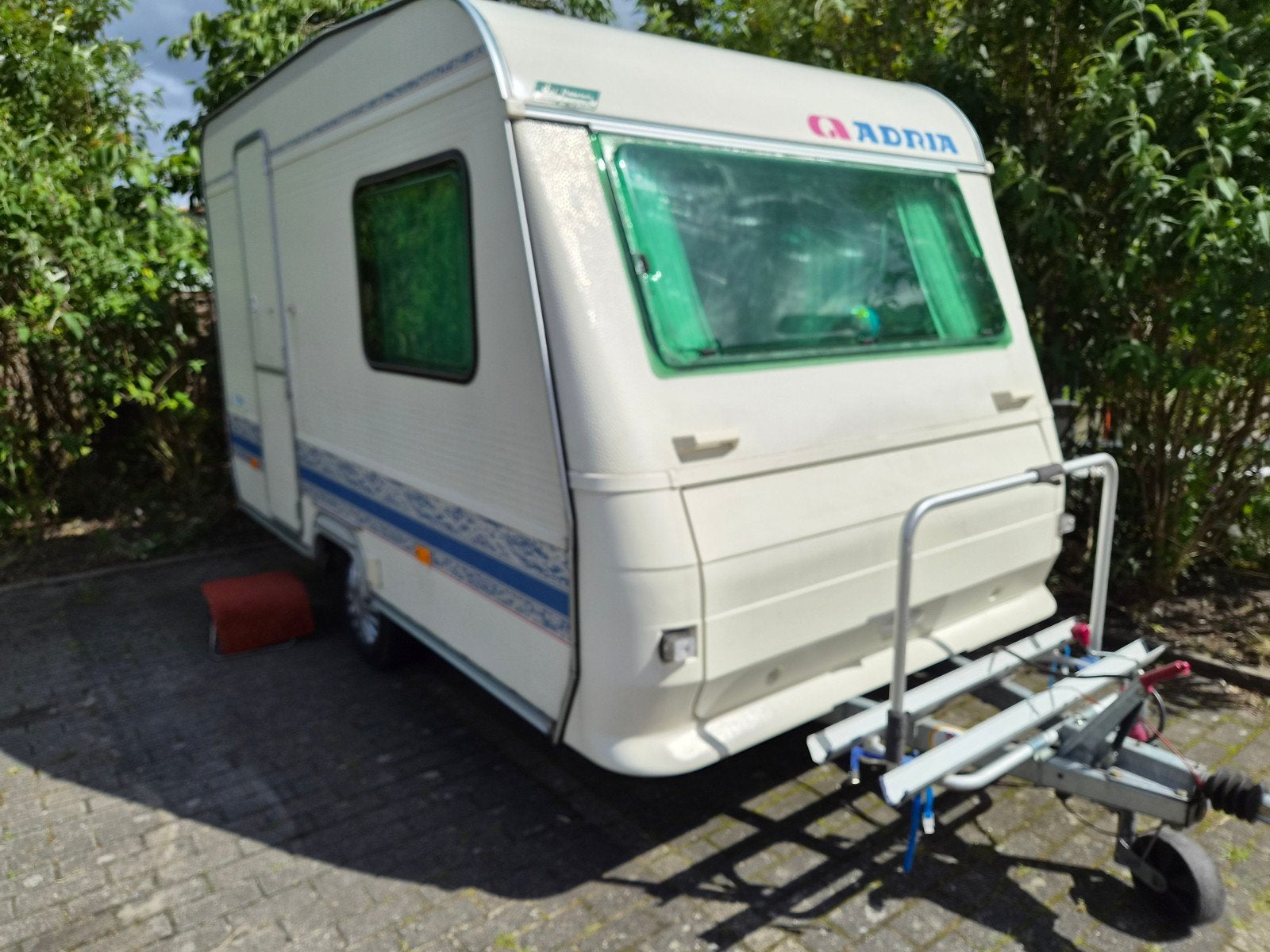 Caravan Adria 320 voortent,fietsendrager, NL Kenteken, Caravanes & Camping, Caravanes, 5 à 6 mètres, Particulier, Adria, 500 - 750 kg