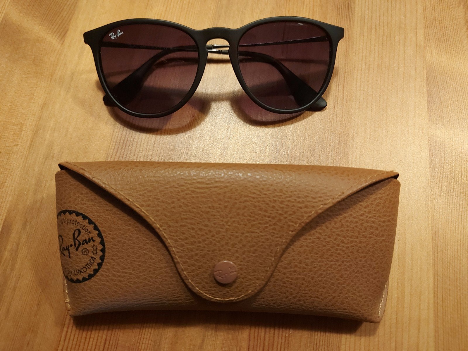 Ray-Ban zonnebril model Erika, zwart, Neuf, Enlèvement, Ray-Ban, Lunettes de soleil