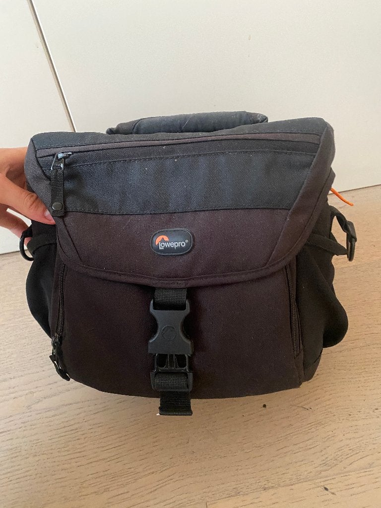 Lowepro Nova 180 AW schoudertas, Audio, Tv en Foto, Lowepro, Regenhoes, Ophalen of Verzenden, Zo goed als nieuw