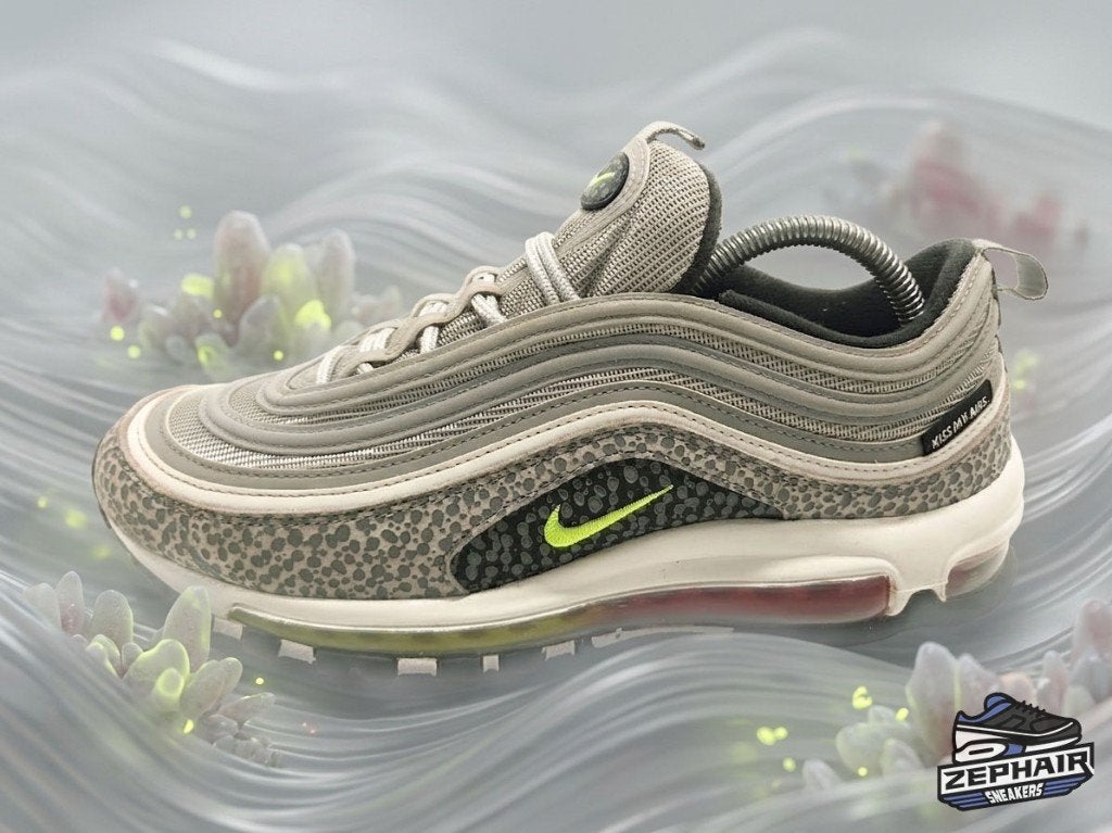 Nike Air Max 97 'Kiss My Airs' EU42 2022, Kleding | Heren, Schoenen, Overige kleuren, Nike, Ophalen of Verzenden, Sneakers