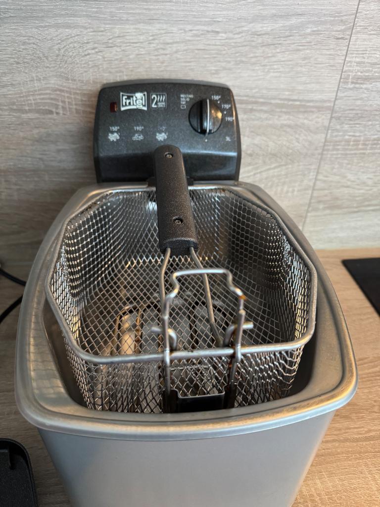Friteuse Fritel, Elektronische apparatuur, Frituurpannen, 2 tot 3 liter, Ophalen, Gebruikt