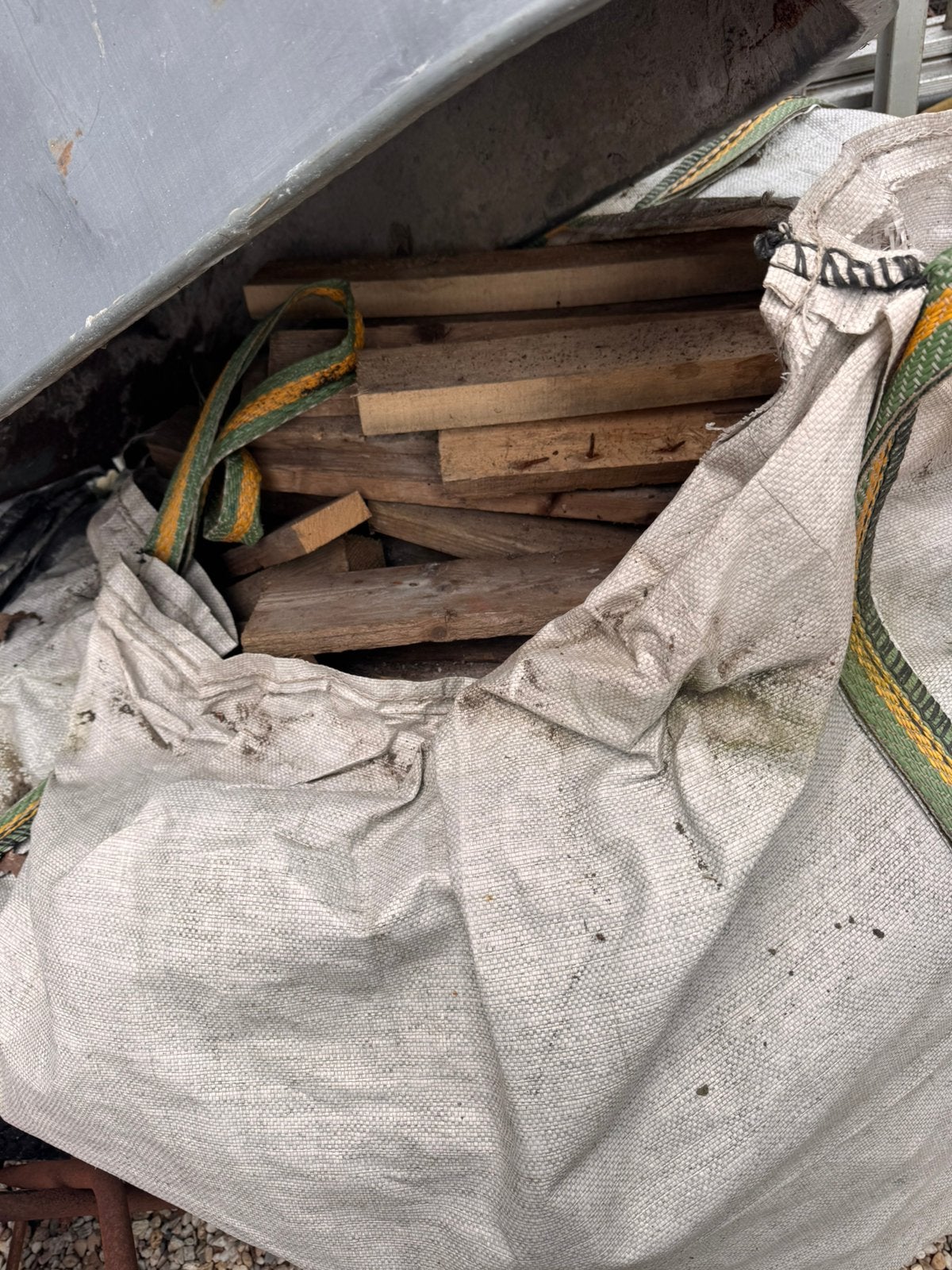 Gratis brandhout, Enlèvement