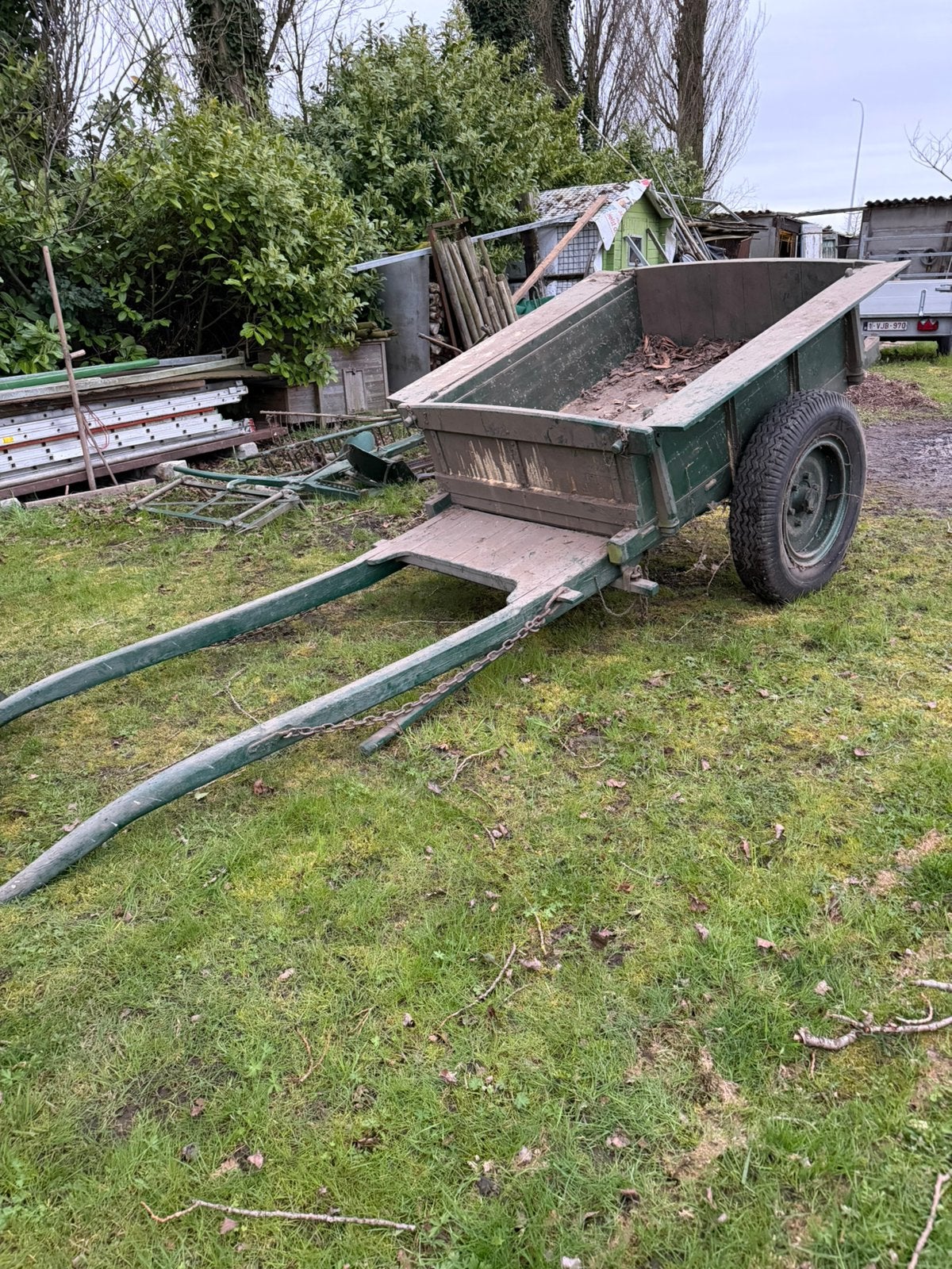 Oude matrialen voor achter paard, Enlèvement