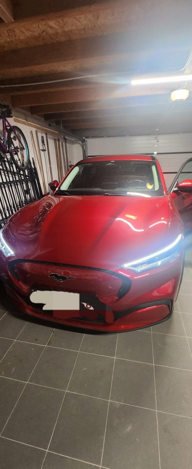 Ford Mustang Mach-E, Auto's, Automaat, Achterwielaandrijving, Zwart, Parkeerassistent