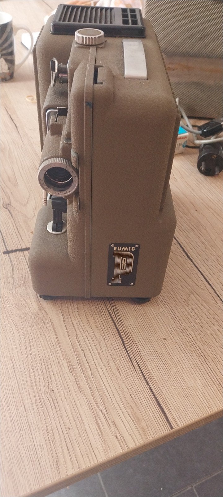 Projecteur vintage Eumig P8 (Années 50/60) + Mallette et acc, Verzamelen, Foto-apparatuur en Filmapparatuur, Projector, Ophalen
