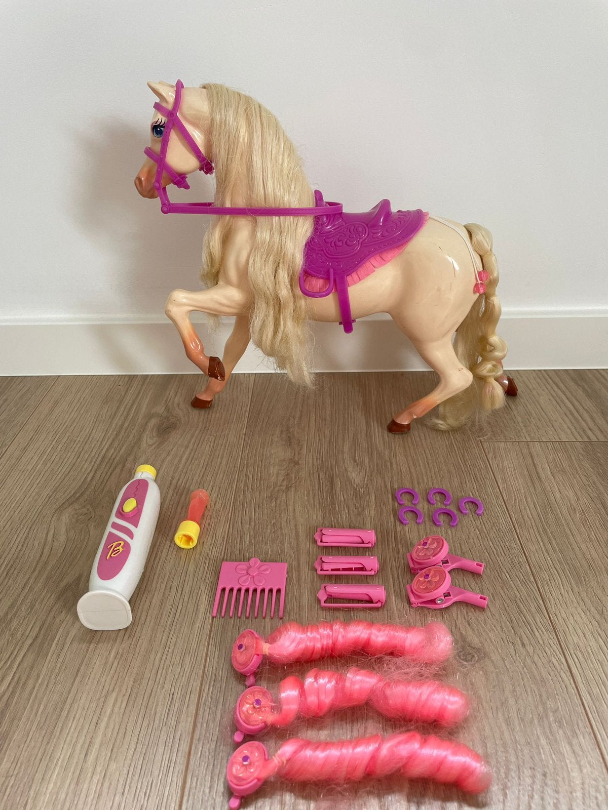 Barbie curly hair paard- 2001 - zeer goede staat, Kinderen en Baby's, Speelgoed | Poppen, Ophalen of Verzenden, Gebruikt, Barbie