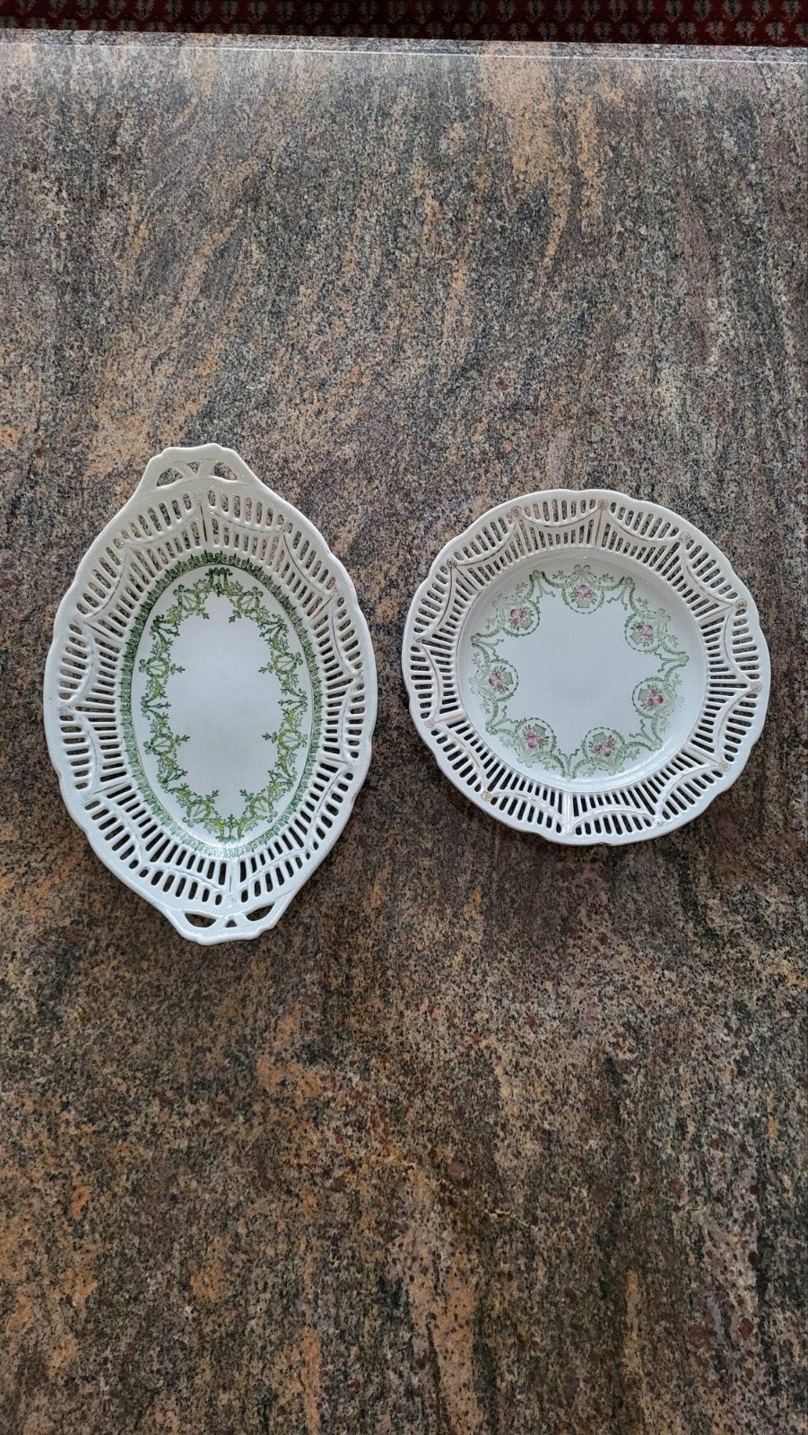 Belles assiettes anciennes en porcelaine, Enlèvement ou Envoi