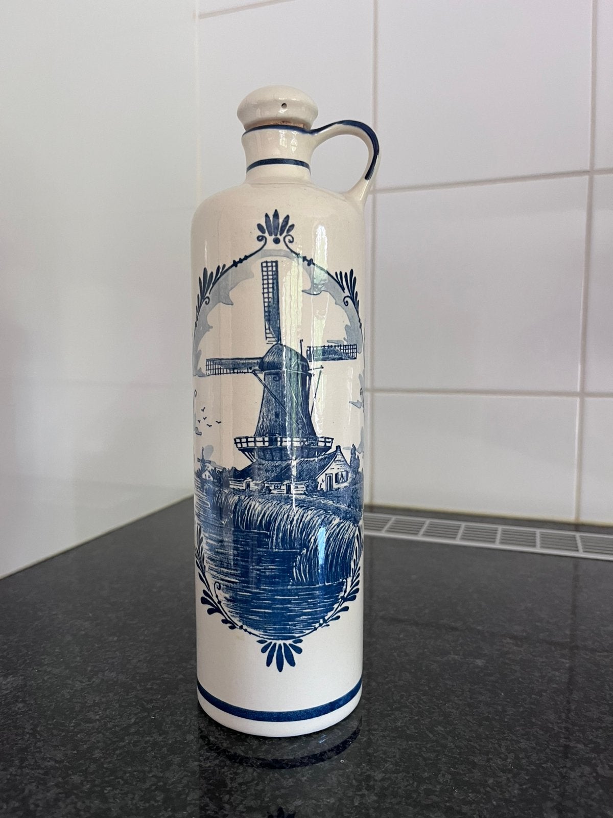 Bouteille de gin Bols, Envoi