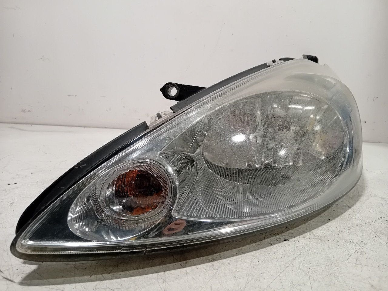 Koplamp links Ford Ka, Auto-onderdelen, Onderdelen@venauto.nl, Van der Ven Autorecycling B.V., Gebruikt, Ettenseweg 76, 4706 PB Roosendaal, The Netherlands