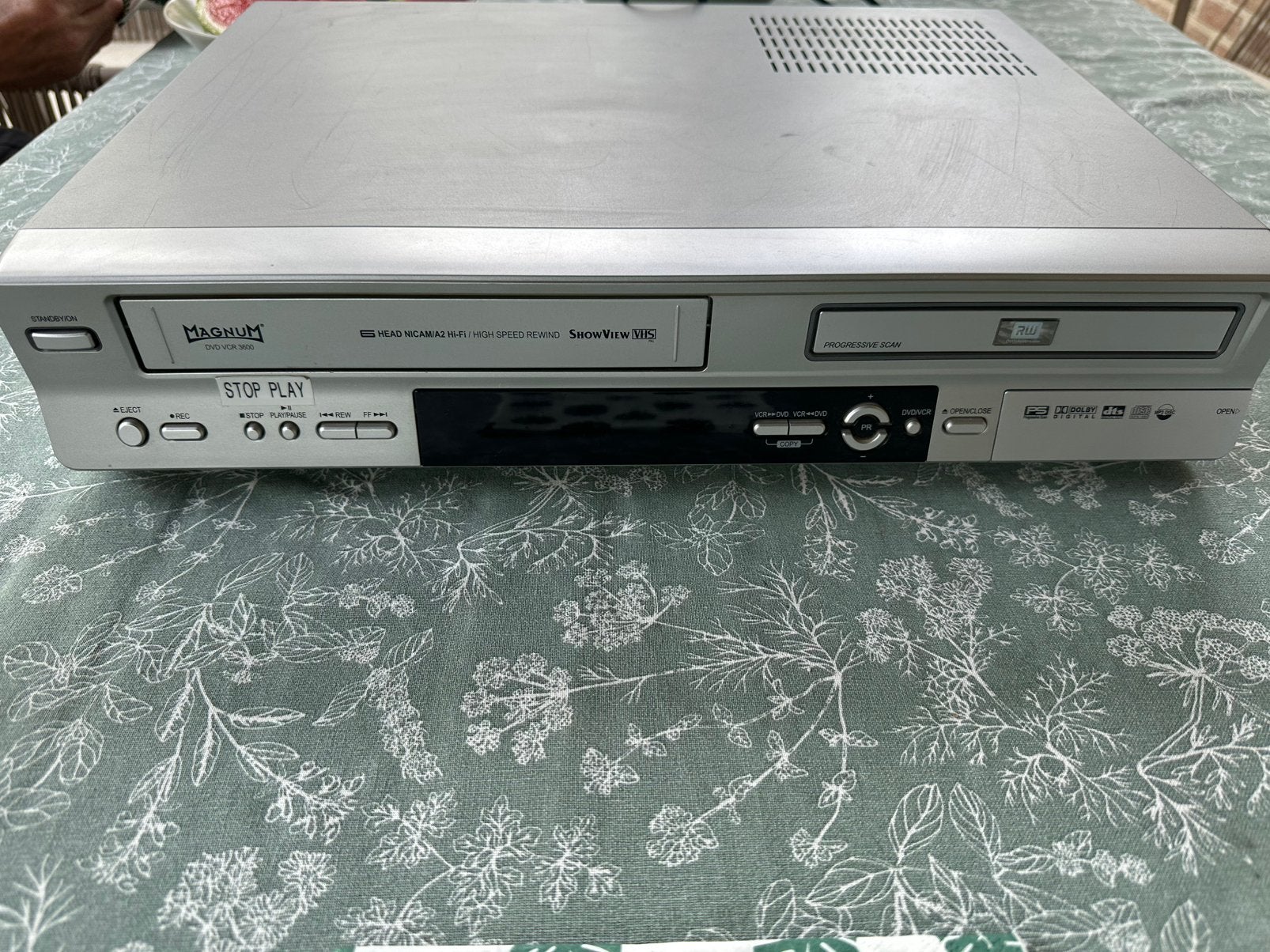 Magnum dvd vcr 3600-B kapot, Audio, Tv en Foto, DVD spelers, Ophalen of Verzenden, Niet werkend, Dvd-recorder, Overige merken
