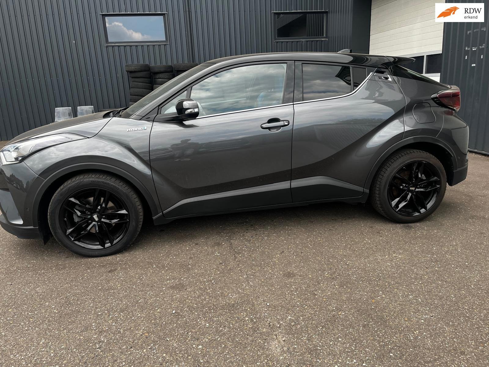 Toyota C-HR 1.8 Hybrid Bi-Tone, Auto's, Toyota, Dealer onderhouden, Euro 6, 4 cilinders, 72 kW
