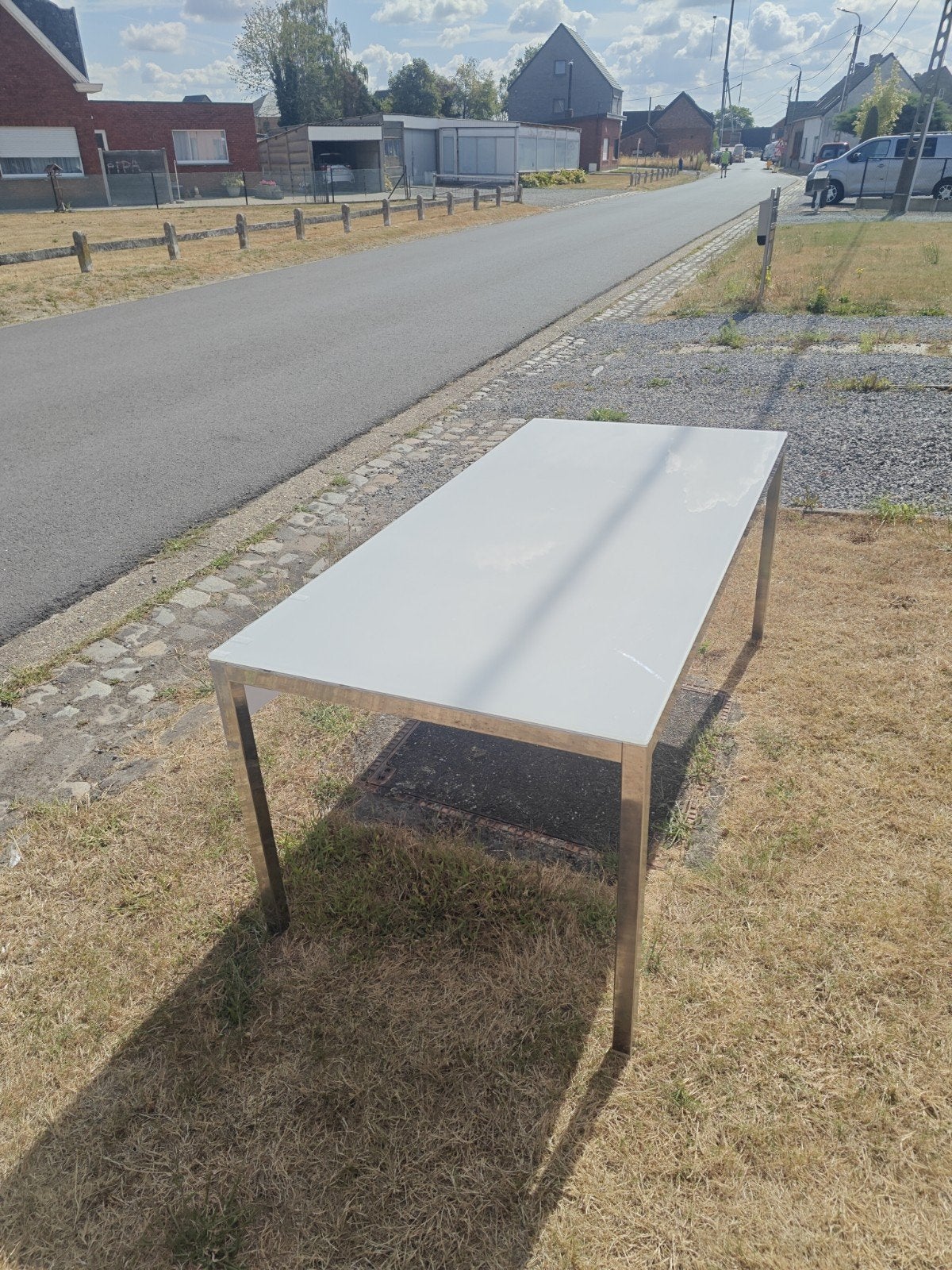 Gratis eettafel, metalen frame met glazen tafelblad, Ophalen