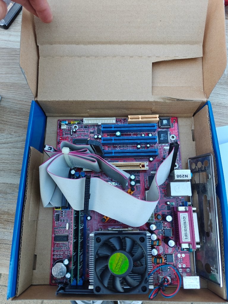 Biostar M7VIZ moederbord met CPU en RAM, Computers en Software, Ophalen, Gebruikt, Socket A, DDR