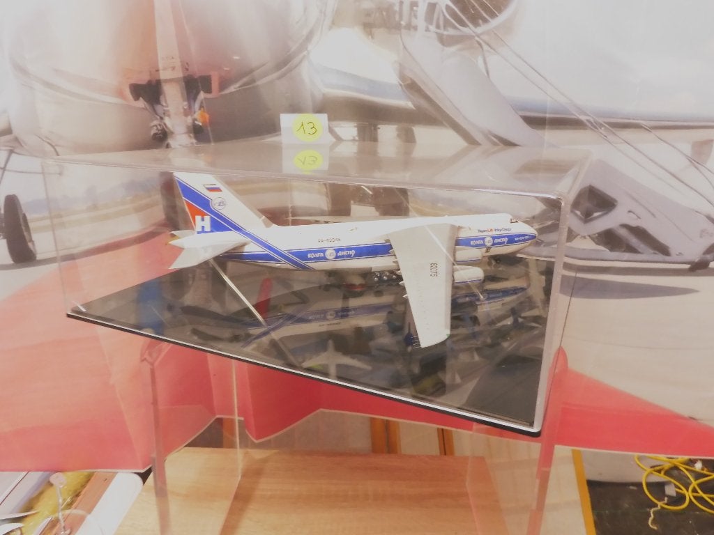 Antonov 124 in glazen koepel, Verzamelen, Luchtvaart en Vliegtuigspotten, Verzenden, Zo goed als nieuw, Schaalmodel