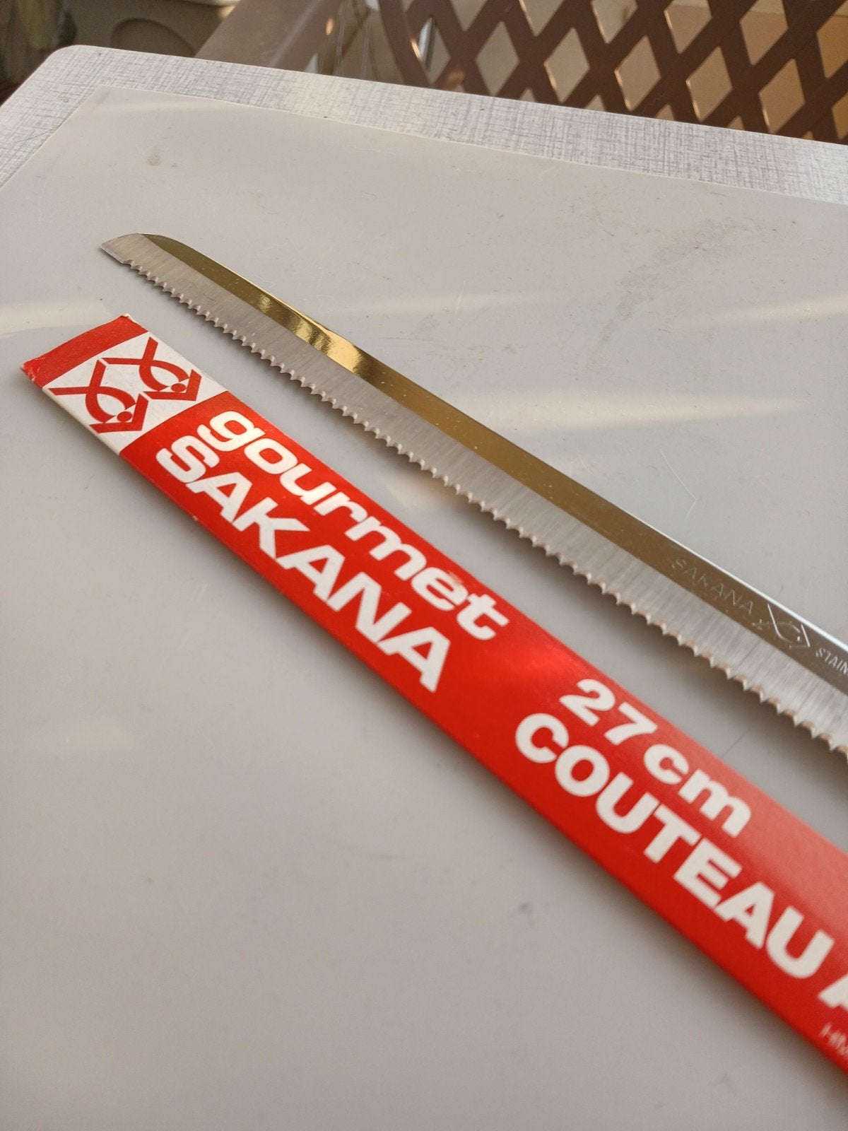 Couteau à pain Sakana, Enlèvement ou Envoi