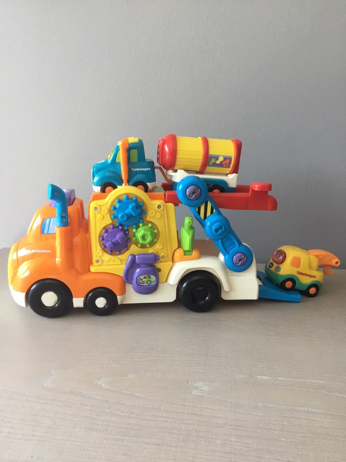 V-tech autoambulance 30 cm met 2 Toet Toet auto’s, Ophalen, Zo goed als nieuw